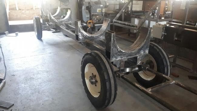 Handling trolley on its running gear during final assembly